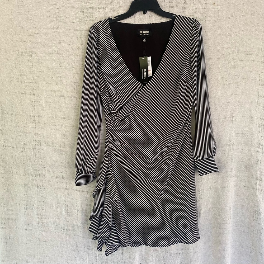 NWT BB DAKOTA Black/White Stripped Long Sleeve Mini Dress Size 6